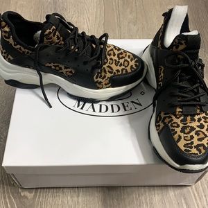 Steve Madden Arelle Leopard Sneakers